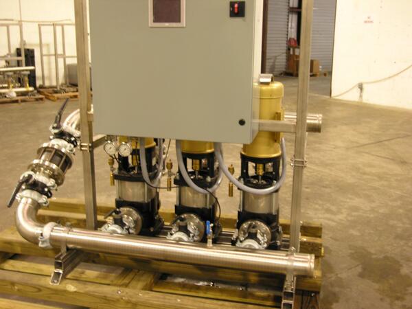 DeltaPCarver's tweet photo. A New Delta Pak Triplex Vertical Multistage Pump ready for the test lab...!! http://t.co/AC23O96sU4