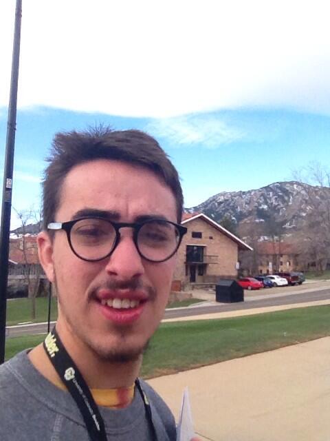 B_stache's tweet photo. Kinda feel like a preeteen taking a selfie, but worth it for the opportunity for free swag. #CUBLDR18 http://t.co/vWk9fntUOL