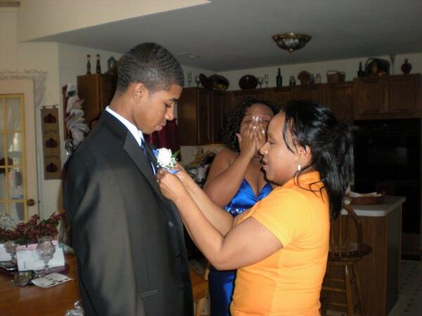 TheJMRoberts's tweet photo. That moment your prom date is too nervous and overwhelmed, her mother has to pin on the boutonniere #Prom08 http://t.co/zKxwfmIkxu
