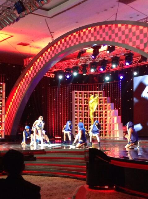 the_agnation's tweet photo. #AgnezMo RT @PGAwards: Single internasional pertama @agnezmo Coke Bottle dibawain dgn super!!! #PGA2014 http://t.co/sgbJUJjPIK