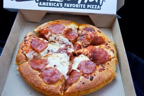 trydefamosos's tweet photo. @trydesky Aquí tienes pizza de parte de @TryDeCamz ✌️ http://t.co/2kzsgeGQYK