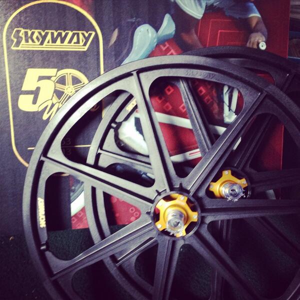 alansbmx's tweet photo. Graphite 50th 24" Skyways #skywaybmx http://t.co/qAOcxKc30a