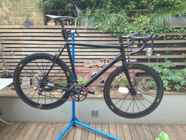 IanWest8's tweet photo. Wife's away = extreme fettling http://t.co/gV2Oy4ggT3