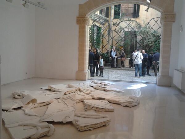 La instalación 'Caos' de Guillem Nadal con todo el público en el CCC Pelaires