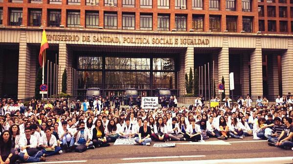 SEMES_'s tweet photo. ¿No es para replantearse la Troncalidad? #NoTroncalidad @_CEEM @sanidadgob @SEMES_ http://t.co/S7s22XVAUm