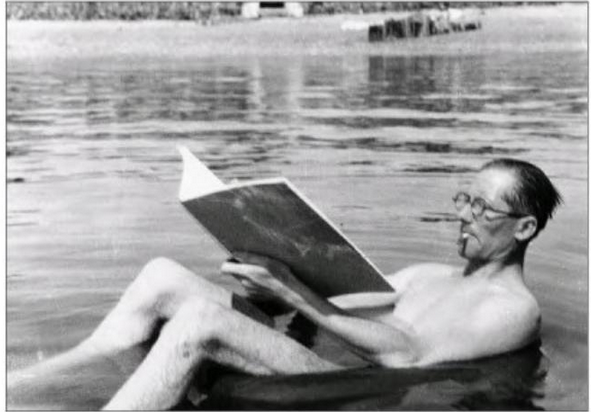 LeCorbusier321's tweet photo. Enjoying the weather, hope you are too! What are you doing this weekend? #floating #weekend — at Het IJ. http://t.co/1EVFn5jPzu