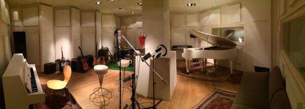 studioearforce's tweet image. "I have wondering why bands rock so much on stage and a little less in the studio." Read more buff.ly/1lDNDqa