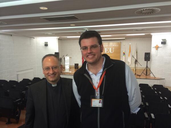 Jose Mayoral on Twitter: "Un honor hacer una mini entrevista al entrevistador Papa, padre @antoniospadaro http://t.co/LziVC60wWx"