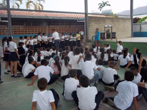 carabobocultura's tweet photo. Niños del municipio Montalban, disfrutan de actividades en torno a la lectura, #CaraboboSinViolencia @descolonializa http://t.co/5GU7D5BXE7