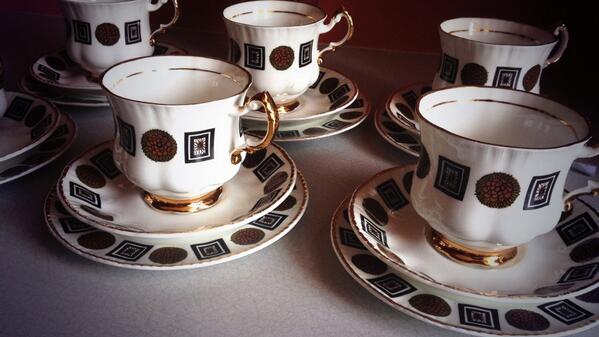 Goodteaparty's tweet image. Lovely tea set and cake plates picked up @NLVintageMarket this morning. Perfect for an afternoon tea party! #vintage