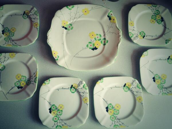 Goodteaparty's tweet image. Lovely tea set and cake plates picked up @NLVintageMarket this morning. Perfect for an afternoon tea party! #vintage