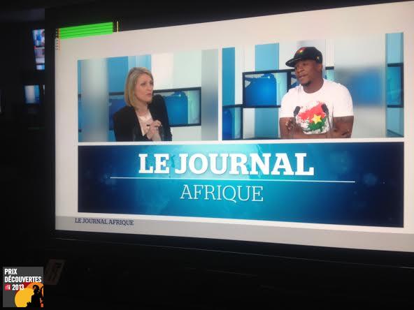 SmartyRFI's tweet photo. Sur le plateau du JTA présenté par @dlaresche hier soir sur @TV5MONDE ! http://t.co/YTgkXOcl1z
