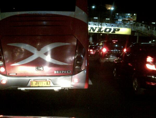 himenhimawan's tweet photo. Tol dlm kota cawang arah semanggi macet.... http://t.co/2QIxNWP8tq