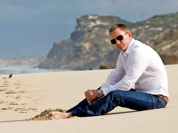Man in shirt  #Delsiena #inspiration #ootd #shirtmood  Daniel Craig #JamesBond <a href="/ManInTownWorld/">MANINTOWN</a>