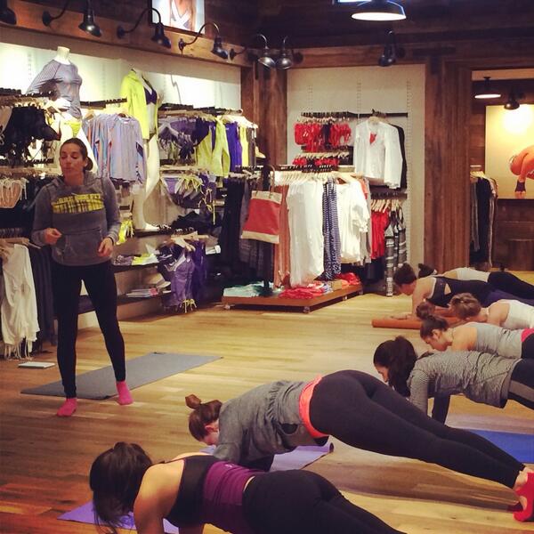 BarreCode_Pitt's tweet photo. @BBFJenna getting things moving @Athleta_PittPA this morning! #BBFLove http://t.co/JwDYPFjQi9
