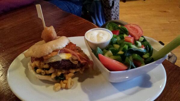 MichSilliker's tweet photo. The Mac Attack at Brothers 2 #sloppygoodness #fds421 #PEIBurgerLove http://t.co/zkOywYecaR