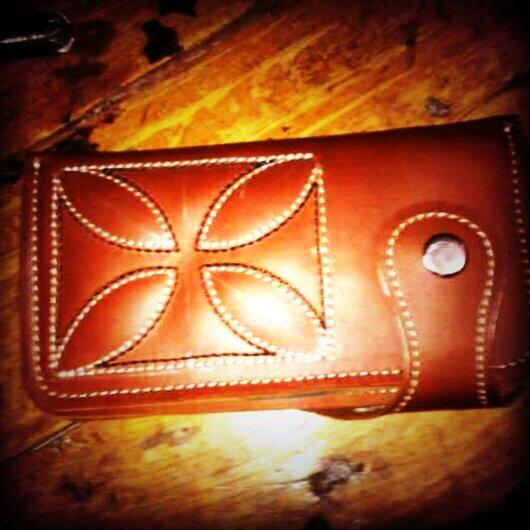 pre order dompet kulit motif laser IDR 230K