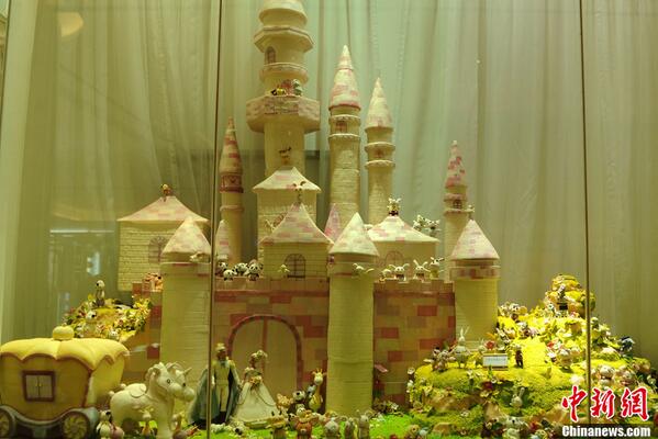 s718111's tweet photo. 用蛋糕(cake)做成的城堡 真得好漂亮(beautiful)喔!good~~ http://t.co/GdzW6chJWd