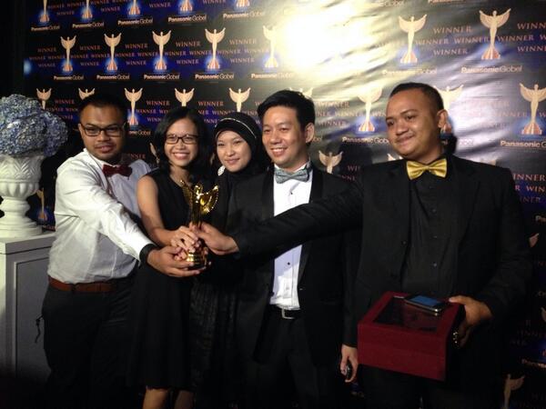 PGAwards's tweet photo. Nah, ini @XFactor_ID memegang trofi #PGA2014 sekali lagi Selamat ya! http://t.co/0YJcPz9zL0