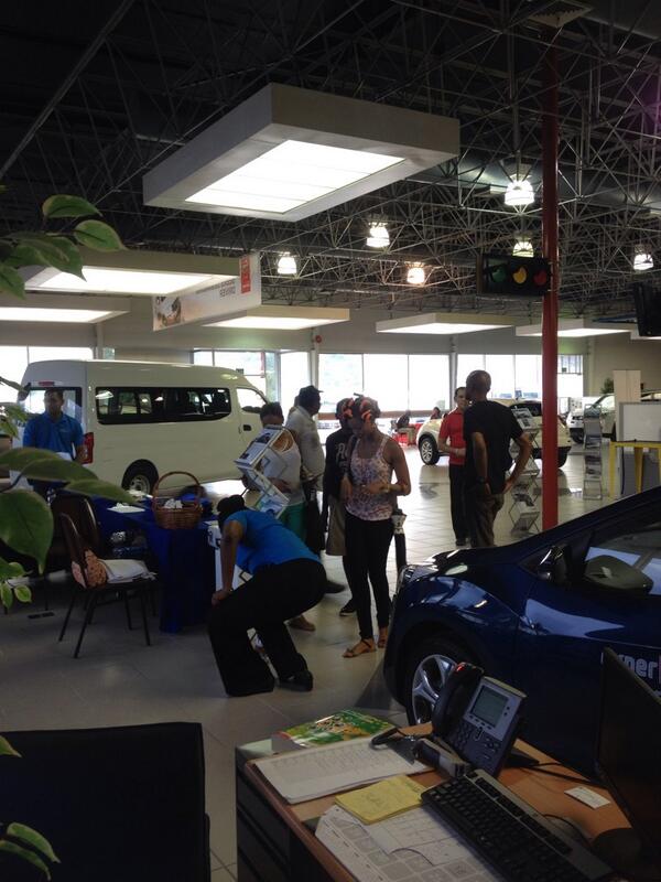 HyundaiTT's tweet image. Noone does a #testdriveevent like Neal &amp;amp; Massy! Live DJ, doubles man, and everyone&apos;s loving the experience!