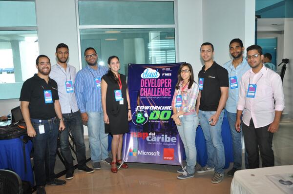 CloudDevRD's tweet image. El staff da la bienvenida a los participantes y explica las reglas del juego #Clouddeveloperchallenge