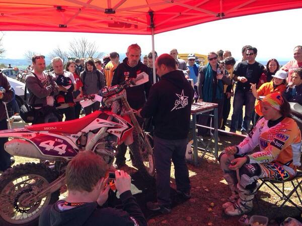 KH7_Sport's tweet photo. Victoria de @LaiaSanz_ en la 1ª carrera del #GPCatalunya de #Enduro #EWC con 2'10" sobre Jane Daniels. Felicidades!! http://t.co/DdgAbIakQT