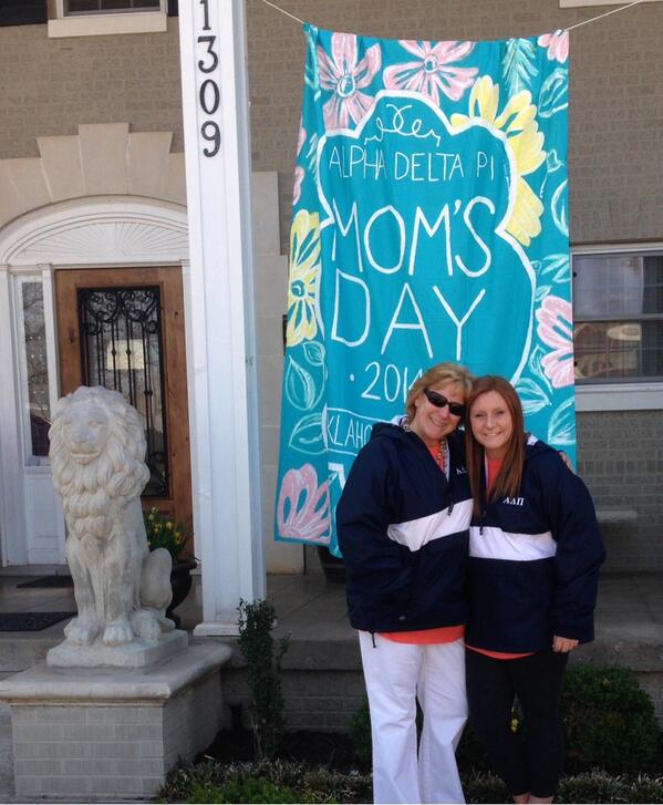 LLweezzyy's tweet photo. I love my mommy. 😊 @333lolly #twinks #momsday http://t.co/RUlbyWPH03