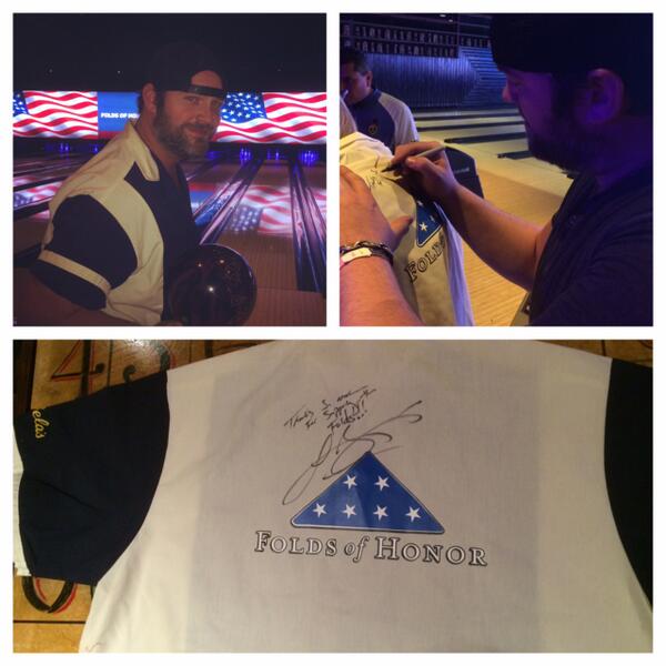 Our man <a href="/leebrice/">Lee Brice</a> gave us the shirt off his back! Follow <a href="/FoldsofHonor/">Folds of Honor</a> and RT this pic to be eligible to win it.