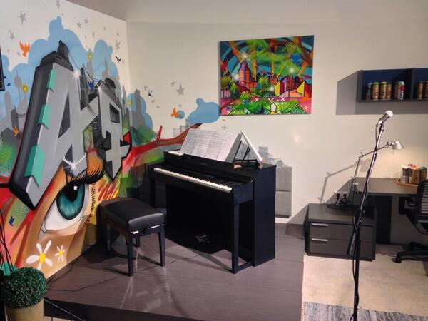 espaiA47's tweet photo. I d'aqui una estona música en viu! Vine a coneixer el nou #espaiA47 http://t.co/wPbrUiQVld