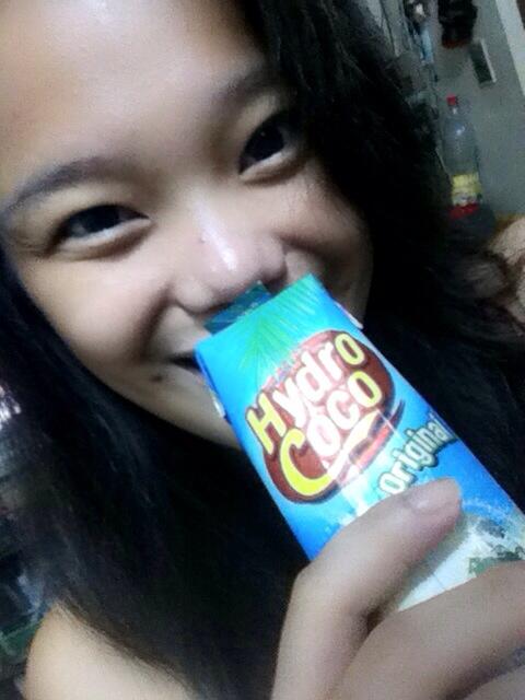 caumakexin's tweet photo. Perfect way to rehydrate yourself after a tiring workout 😘 Now enjoying my @hydrococoph http://t.co/xykJSOW7Af