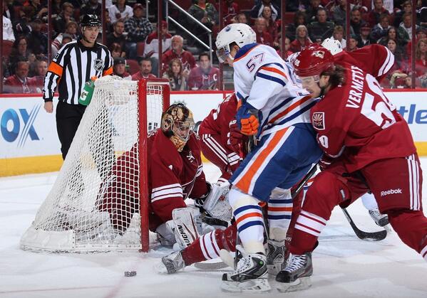 Last night, #Coyotes earned a point to get back in 8th, but fell in the SO, 3-2, v. EDM. RECAP bit.ly/Yotes__Oilers