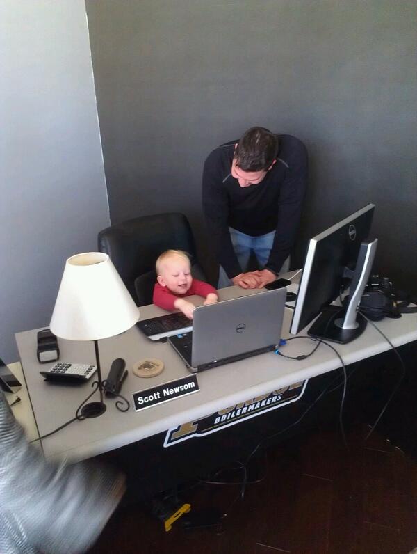 edeckah's tweet photo. Learning tricks of the trade from uncle @ScottNewsom http://t.co/wOfJn7c4Rk