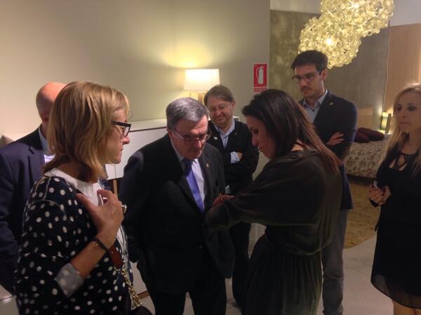 espaiA47's tweet photo. Ens visita @angelrosdomingo http://t.co/X6dvYRmRHw