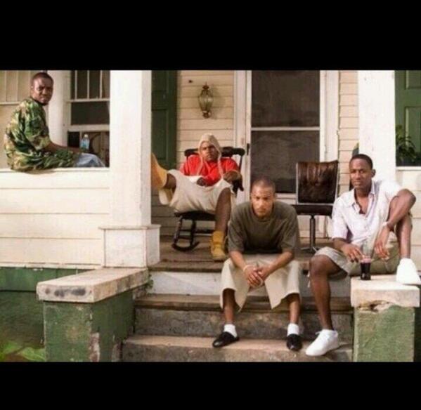 AyOO_Meena's tweet image. How niggas be on the porch in the summer
