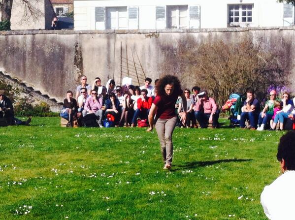 Vera Mantero, on peut dire de Pierre...
Grand soleil à plastique danse flore!