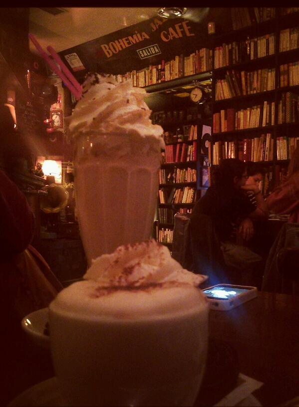 laurasd2's tweet photo. Bohemia con @ANBCAT y @RocioLara92 http://t.co/NS4GZJ8YN7
