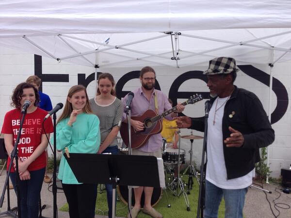 BobbiKayeJones's tweet image. Leonard brings the message @FreeStoreAustin #buildingcommunity @Tarrytownyouth