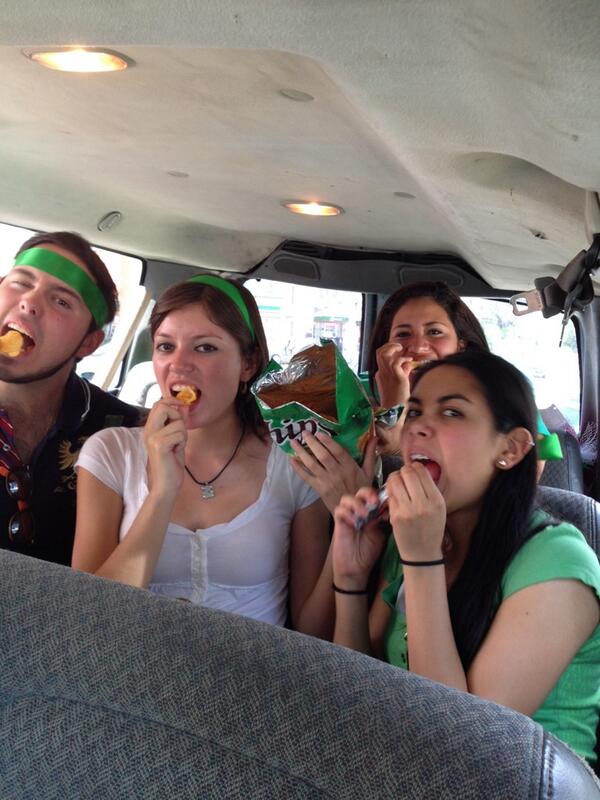 LosDevoradores's tweet photo. A devorar!!!!  @LosDevoradores  ya están cargando energías porque ganarán el @AmazingRace2014 somos @vertice_uams http://t.co/O62jKFCDVD