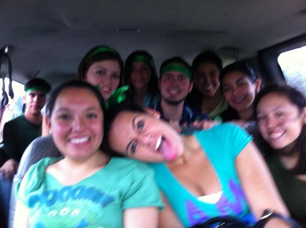 LosDevoradores's tweet photo. #devoradores devorando el @AmazingRace2014 #marcianitos #selfie http://t.co/HM2gVVDJV0
