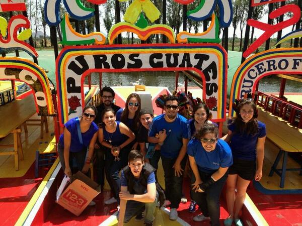azuluams's tweet photo. #Regalaunjuguete #Diadelniño #vertice @vertice_uams @AmazingRace2014 @azuluams #mauricioelpollo http://t.co/uS8uQjt2Yr