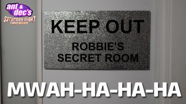 beltabox's tweet photo. That dastardly @robbiewilliams! #SaturdayNightTakeaway #evilRobbie http://t.co/gI4qX8ePqz