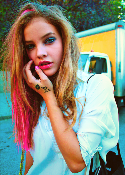 GlitterDFamosos's tweet photo. Barbara Palvin♡  @SuajdeBarbie http://t.co/2rBOL5748j
