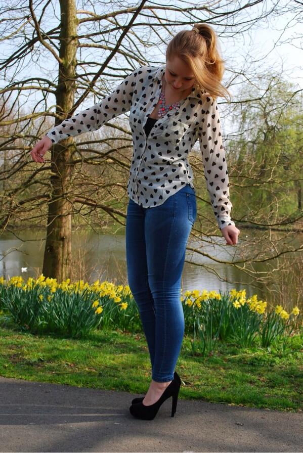 mepeerless's tweet photo. New outfit! With @hmnetherlands jeans and heels, fun&amp;flirt blouse, and @SIXsieraden necklace! http://t.co/EevAfuTVtA http://t.co/AqgNZIPiFk