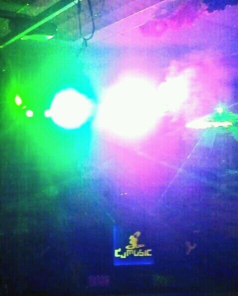 Dj_Wello's tweet photo. Thuis van draaien, mooie avond gehad ! Hier een foto http://t.co/ZJ884LGLdB