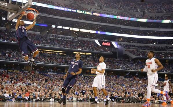 HisAndHers's tweet image. Florida went 124 days in between losses.

Both losses were to UCONN.