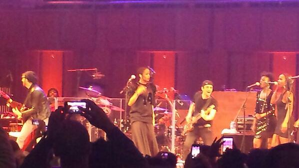 pagesofle's tweet image. Laaauuuurryyyyynnnn Hiiiiiillll OMG SHE IS HUUUURRRRR #BlackGirlsRock #RockLikeAGirl 