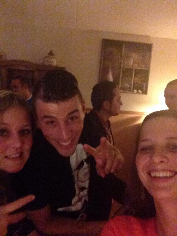 KopsNicole's tweet photo. Selfieeeeeeeeeee @Jvdvelden85 http://t.co/9q90lnBkg4