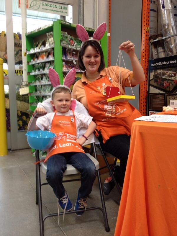 MystiHammes's tweet photo. Kayla &amp; Braxton at kids workshop!! http://t.co/PJwklxQcpJ
