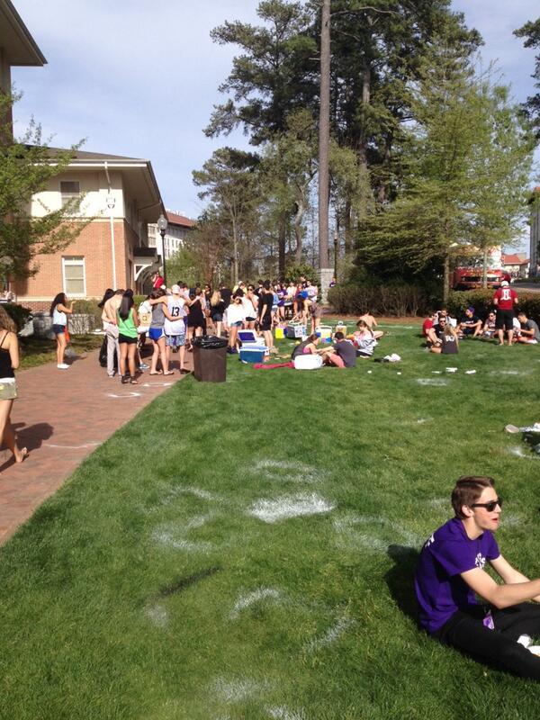 EmoryIFC's tweet photo. The festivities have begun! Come to the sorority lawn for free food and games. #DooleysWeek2014 #IFC http://t.co/30CWzAaXFf