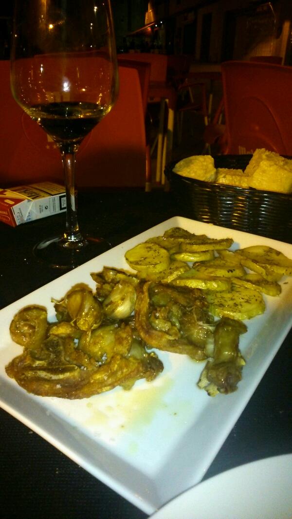 mdmplie's tweet photo. De ruta y cena con @87_maite. Empezando la noche http://t.co/vyUw7UR5qr